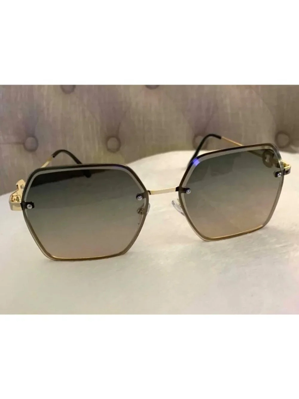 Oversized Unisex Square Green Gradient Sunglasses With Gold Frame & Black Temple